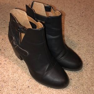Heeled boots